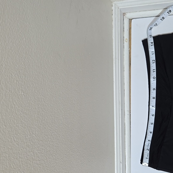 Manduka Mesh Women's Black Capri Leggings - Picture 7 of 7